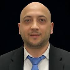 تعرفوا على السيد عبدالرحمن ماهر التميمي، نائب مدير التمريض والمسؤول عن  إدارة قسم التمريض في مستشفى الجامعة بالشارقة، حاصل على بكالوريوس تخصص علوم  التمريض للاستفسار يرجى الاتصال على ٥٠٥٨٥٥٥…‏