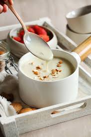 Creme Anglaise Vegan A L Amande Chefnini Creme Anglaise Creme Anglaise Sans Oeuf Recettes De Dessert Vegetalien