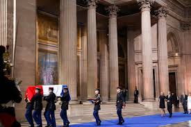 Pour emmanuel macron ce lien est d'autant « plus simple à perpétuer du fait du partage de valeurs communes entre israël et la france, les valeurs cette immigration des juifs français est respectée et reconnue par les institutions françaises comme une décision libre, ajoutait le candidat d'en marche !. Emmanuel Macron Auf Twitter Elle Portait Sur Le Bras Gauche Le Stigmate De Son Malheur Ce Numero 78 651 De Deportee A Birkenau Il Sera Grave Sur Son Sarcophage En Simone Veil