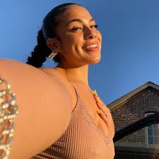 Ŵith Løve & Happïness;)🌹 #foryou #foryoupage #explorepage #explore #gym  #gymmotivation #instagram #hailey #haileyestrada #latina #mami #girls  #gains #winterarc #nike #nikewomen #beats