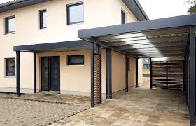 Carport Mit Uberdachung Fur Die Hausture Carport Hausturuberdachung Stahlcarport