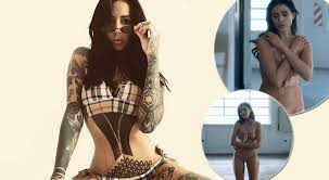 Micaela, una de las hijas del conductor, tiene casi todo el cuerpo tatuado, y marcelo los brazos. Cande Tinelli Se Borro Todos Los Tatuajes Para Su Nuevo Videoclip Vos