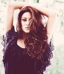 Shay Mitchell My Favorite Liar Literally One Of The Most Gorgeous Girls Ever I Really Wish I Looked Li Shay Mitchell Pretty Little Liars Long Hair Styles