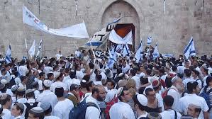 בצל ההסלמה בבירה, בכירים במערכת הביטחון שוקלים האם לקיים השנה את מצעד הדגלים המסורתי בירושלים על פי הדיווח ב'חדשות 12', הבכירים במערכת הביטחון מזהירים כי החגיגיות בירושלים בכלל, וריקוד הדגלים אשר מושך. Gxnzapl7gwvg5m