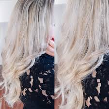 Entweder man lässt alles so, wie es ist, oder man entschließt sich zum tönen beziehungsweise färben. Graue Haare Die Trendfarbe Friseurbesuch Produkte