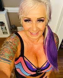 Arlene Starnes's Instagram, Twitter & Facebook