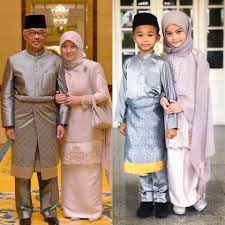 Gempakspot Bergambar Seperti Pasangan Yang Dipertuan Agong Gambar Kanak Kanak Ini Dapat Perhatian Raja Permaisuri Agong