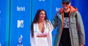 Ma la vera relazione importante sembra averla avuta con amanda balk, una nota modella olandese da cui afrojack ha avuto una figlia, vegas van de wall. Afrojack In Italie Getrouwd Met Zijn Elettra Lamborghini Show Ad Nl