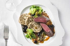 Rehfilet In Vanille Blume Und Blaubeersauce Mit Pfifferlingsknodeln Rezept Rezepte Rehfilet Pfifferlinge