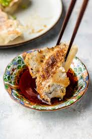 Here's the video recipe for gyoza filling and gyoza dipping. Crispy Gyoza With Wings Hanetsuki Gyoza ç¾½æ ¹ã¤ãé¤ƒå­ Okonomi Kitchen