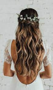 57 Gorgeous Wedding Hairstyles For A Gorgeous Rustic Barn Wedding Fall Wedding Hairstyles Wedding Hair Down Flower Crown Hairstyle