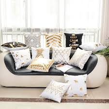 Copri piumino guanciali e lenzuola versace in vittoria fur 100 00 zum verkauf shpock at from webimg.secondhandapp.com. Di Lusso In Oro Coperture Per Cuscini Bronzing Bianco Nero Federe In Cotone Lettera Geometria Federa Camera Da Letto Per La Casa Cuscini Decorativi Capa Gold Pillow Case Pillows Case Pillowpillow Case Luxury