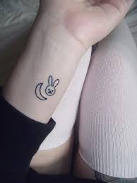 However, some artist and enthusiast make the most of the small space provided by creating cute masterpieces on it. 109 Small Wrist Tattoo Ideas For Men And Women 2020