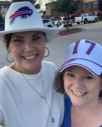 Amy Mumm's Instagram, Twitter & Facebook