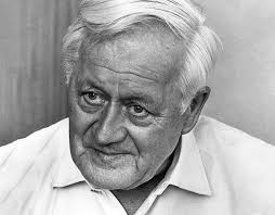 Congratulations to Reuben Collier, a regular visitor bringing groups and  film makers to Cassino to honour the Maori Battalion fallen who lie in the  Commonwealth Cemetery.