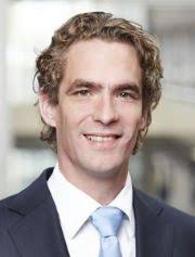 Hij groeide op in scherpenzeel, woonde lange tijd in amsterdam en is inmiddels gesetteld in het brabantse hoeven. Wout Bas Van T