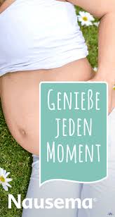 Mit etwas geduld gelingt dies auch dem werdenden vater, wenn er die hand auf ihren bauch legt. Baby Im Bauch Spuren Alles Uber Erste Kindsbewegungen Kidsgo