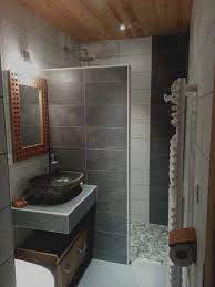 Elles redoublent d'astuces pour optimiser pour offrir une salle d'eau digne de ce nom à ses clients, la décoratrice de l'agence maj decoration a façonné un lieu chaleureux et lumineux. Petite Salle D Eau Moderne 28 Photos De Amenagement Petite Salle Bain Avec Douche 1 Salle De Bains Douche Italienne Amenagement Salle De Bain Salle De Bain 4m2