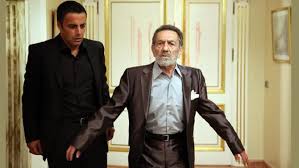Birbirine kenetlenmiş 7 kişinin bir günde başına gelenler. Kolpacino 2009 Materate
