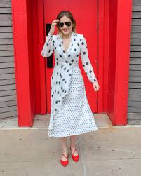 Black And White Polka Dot Dress With Red Shoes Polka Dots Outfit Inspirations Black N White Dress Fashion