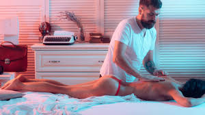 Masaż erotyczny – czym i jak go wykonać? - Allegro.pl