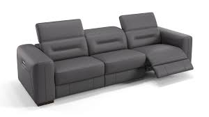 Dieses ecksofa bietet ausreichend platz für die ganze familie und wird zweifelsohne alle herzen im sturm erobern. Corato Sofa Elektrisch Ausfahrbar Sofanella Sofanella