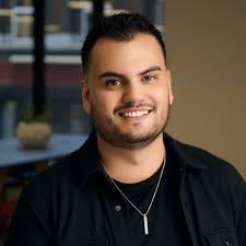 So excited to announce that I start my new job as a Junior Content Producer  (social media & marketing) for Estée Lauder in the new year ✨❤️