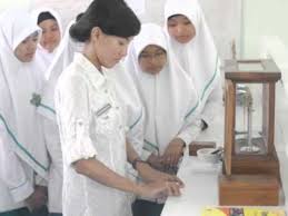 The aims of this research was to describe the critical thinking process of the students in grade xi pharmacy of smk citra medika sragen who have the high, moderate, and low abilities in each stage of clarification, analysis and solving strategy in solving mathematics problem. Praktik Kejuruan Smk Citra Medika Sragen Youtube