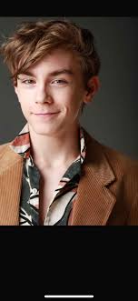 Who would be suitable actors for a Hunger Games movie cast?