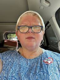 Marianne Casey's Instagram, Twitter & Facebook