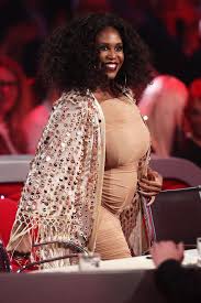 Die vielen dunklen haare, die der nachwuchs von motsi mabuse auf dem kopf hat. Motsi Mabuse Starportrat News Bilder Gala De