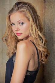 Jacqueline Henley's Instagram, Twitter & Facebook