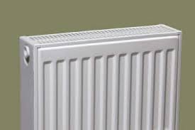 Ich hab hier von nem heizkörper so einen befestigungsclip liegen, mit dem die verkleidung links und rechts (jeweils unten) befestigt wird. Flachheizkorper Gunstig Kaufen