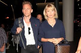 He has landed on the cover of numerous weeklies and was in the august issue of w wearing nothing but tight white boxers. Tom Hiddleston Taylor Swift Unbekannte Beziehungs Details Gala De