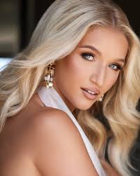 Having major FOMO not sharing a new headshot… so here's the one that didn't  make the cut for Miss America 🤭 But enough about me—go vote for People's  Choice and support your