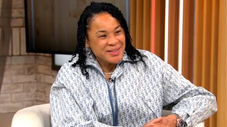 Dawn Staley shares her journey in new memoir, "Uncommon Favor" - CBS News