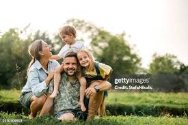 Image result for tbn:89j_M0kB5dmhMM::www.portaldafamilia.org/images/familia1a.jpg