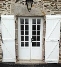 Porte Fenetre 2 Vantaux Avec Petits Bois Colles Soubassement A Panneau Plate Bande Outdoor Decor Home Decor Decor