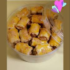 500 gram nanas, diparut 125 gram gula pasir 1/8 sendok teh garam 2 butir cengkeh 3 cm kayumanis 1/2 sendok teh air jeruk lemon. Nastar Gulung Keju Nastar Kue Kering Selai Kue Lebaran Wisman Shopee Indonesia