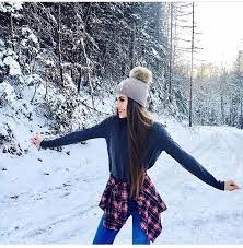 Winter Vacations In Colorado 10 Best Outfits To Wear Summervacationsin Com Snow Photoshoot Winter Photoshoot Winter Photography