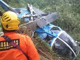 Jatuhnya pesawat helikopter milik tni angkatan darat di sleman, yogyakarta, pada jumat (08/07) sore menewaskan tiga orang, tiga orang helikopter terakhir kali melakukan kontak dengan tower pada 15.14 wib, dua menit kemudian hilang kontak dan pada 15.20 wib helikopter jatuh menimpa. Helikopter Jatuh Saat Hendak Mendarat Darurat 4 Korban Selamat Joss Co Id