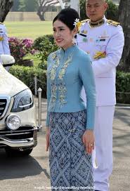 เจ้าคุณพระสินีนาฏฯ เยี่ยมให้กำลังใจจิตอาสา บอกประชาชน ไม่เป็นไร ไม่ต้องคุกเข่าค่ะ คุณป้า S17xf4xbo3aqym