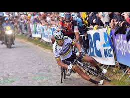 Een ongevallenverzekering (geen helm = niet verzekerd). Peter Sagan Crash Ronde Van Vlaanderen 2017 Youtube