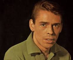 Mon bateau, sorti en 1987 et qui s'est vendu à un million d'exemplaires, lui vaut un énorme succès grâce à son humour parodique aux accents hispanisants et au clip promotionnel qui l'accompagnait, une nouveauté à l'époque. Passion Chanson Dario Moreno