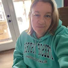 Xl's woo hoo I didn't think they would fit me!! I'm happy 😊