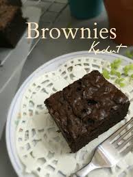 Kek pişerken biz de bu sırada sosunu yapmaya başlayalım. Hilmirda Daud Chocolate Brownies Kedut