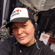 Danielle Vandervort's Instagram, Twitter & Facebook