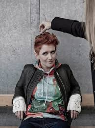 «buchli hat ein büchli!.und es wird in den nächsten monaten noch bedeutend grösser werden», schreibt steffi buchli am donnerstagabend auf facebook.sie und ihr mann florian kohler, 40. Moderatorin Steffi Buchli Ein Echter Schweizer Fernsehpunk Annabelle