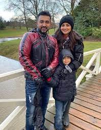 While raj kundra and shilpa shetty tied the knot in 2009, the businessman and his first wife kavita got divorced in 2006. Kavita Kundra Wiki Raj Kundra S First Wife Age Bio Family