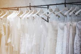 Pakaian dalam, pakaian rumah, dan baju renang. Perancang Lokal Rilis Gaun Pengantin Di New York